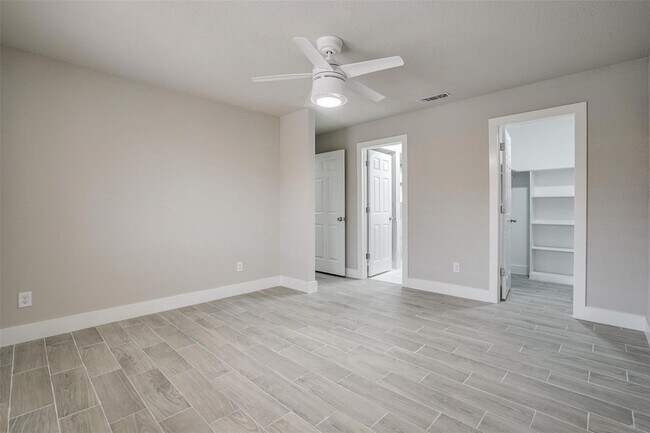 Building Photo - 3805 W Rochelle Rd