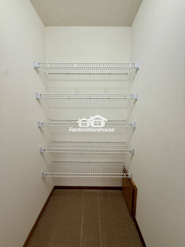 Building Photo - 10445 Fawns Way