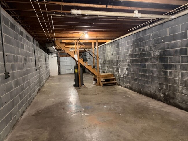 Building Photo - Three Springs Rd. 2188-2190