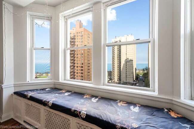 Building Photo - 5000 S Cornell Ave