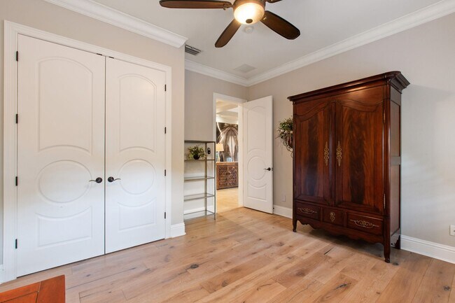 Building Photo - Luxury Rental Available