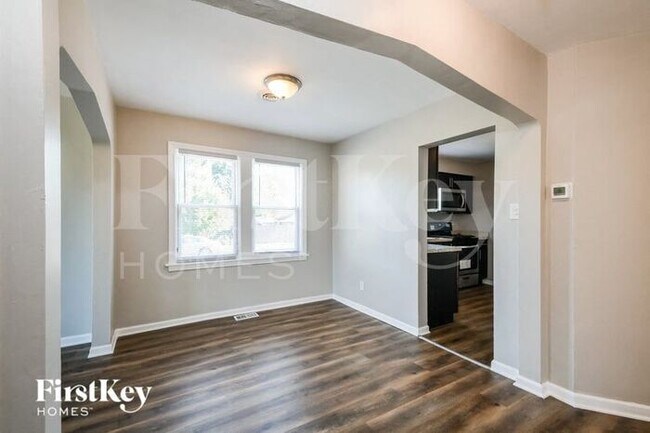 Building Photo - 9358 S Richmond Ave