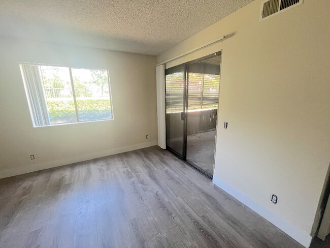 Building Photo - 390 N San Antonio Ave