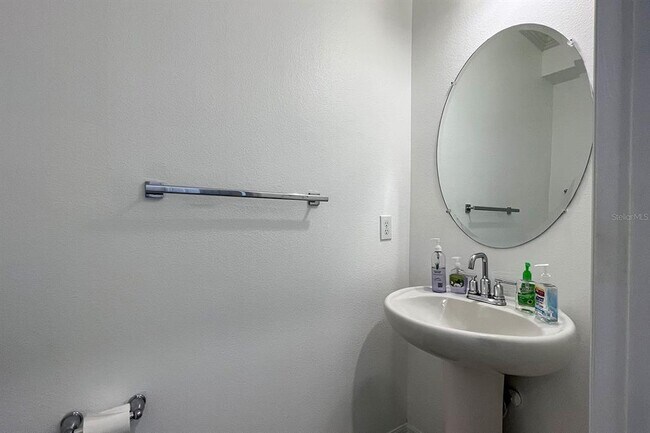 Building Photo - 15589 Willow Arbor Cir