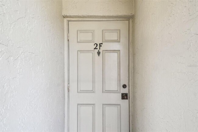 Building Photo - 2700 Cove Cay Dr
