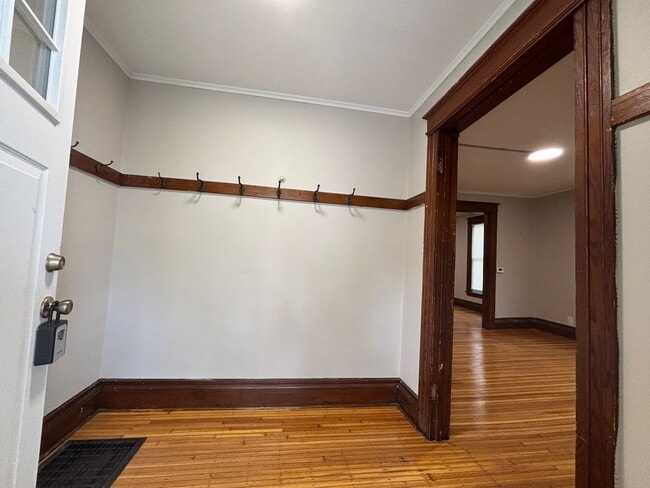 Building Photo - 4 Bedroom Park Ave House - 2 Full Baths, D...