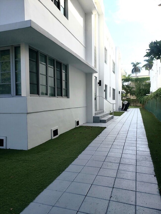 Building Photo - Miami Beach Studios