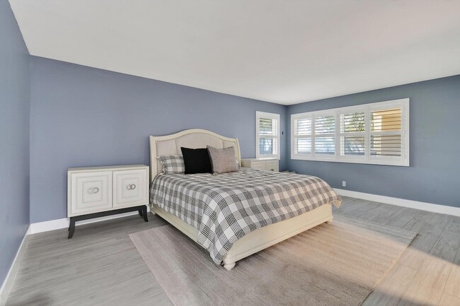 Building Photo - 372 Golfview Rd