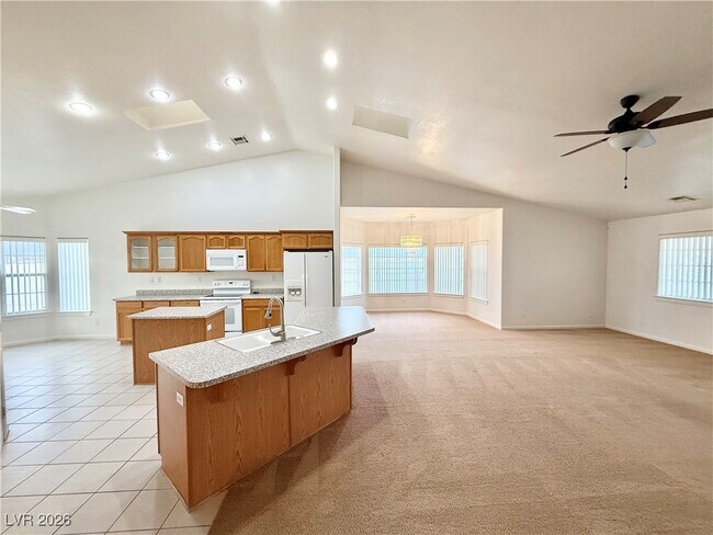 Building Photo - 5421 N Fleetwood Pl