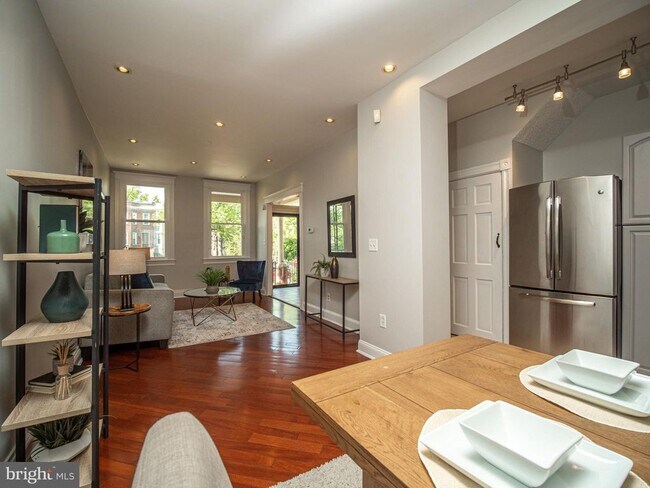 Building Photo - 905 K St NE