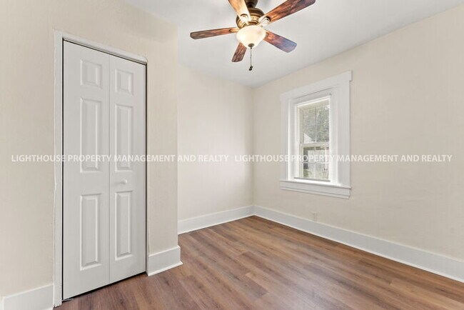 Building Photo - Charming 3x2 Bungalow