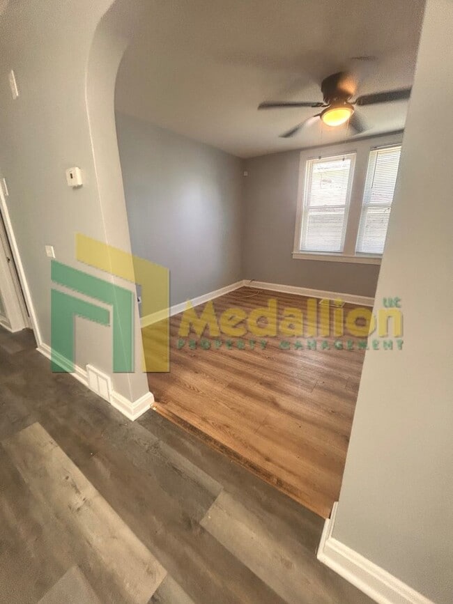 Building Photo - Updated 1-Bedroom Coach House with In-Unit Laundry
