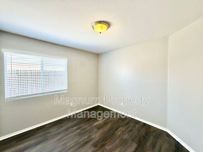 Building Photo - 27071 School Park Dr