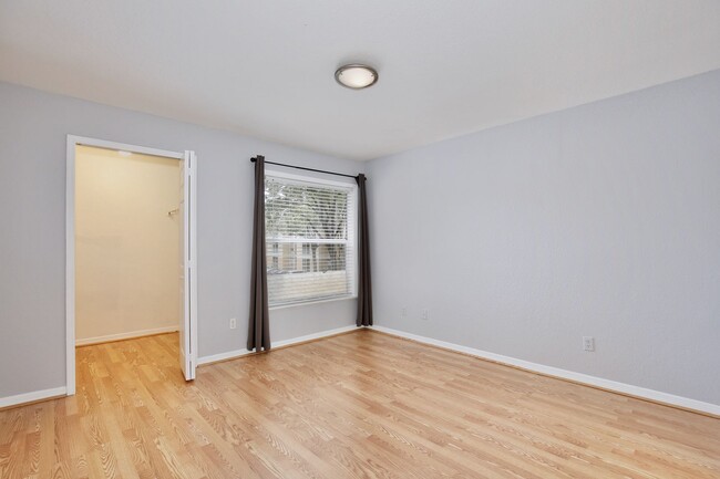 Building Photo - Charming 2/2 Spacious Condo with a Screened Balcony in the Highly Desired Dr. Phillips Area - Orl...