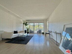 Building Photo - 999 N Doheny Dr