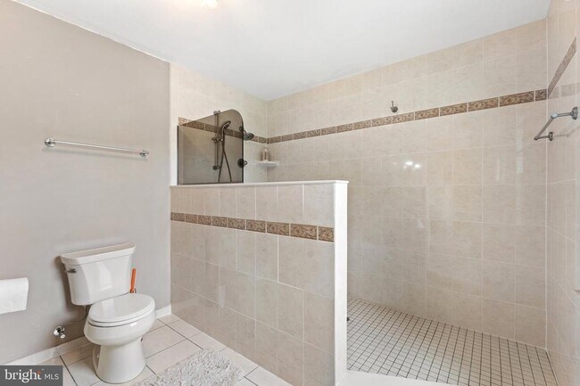 Building Photo - 8000 Sandburg Ct