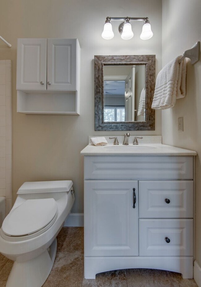 Building Photo - 218 Boxmere Pl