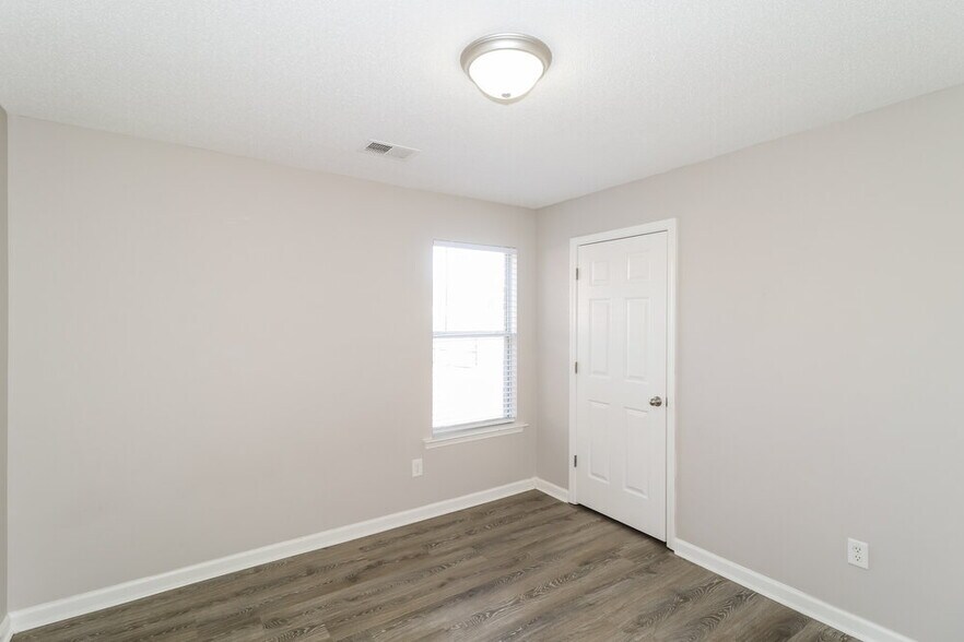 Building Photo - 4844 Pine Forrest Dr