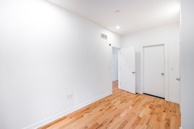 Building Photo - 1642 N Marshall St
