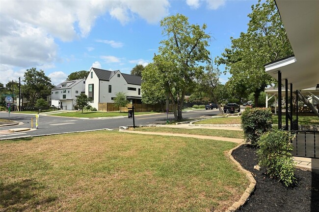 Building Photo - 2110 Westover Rd