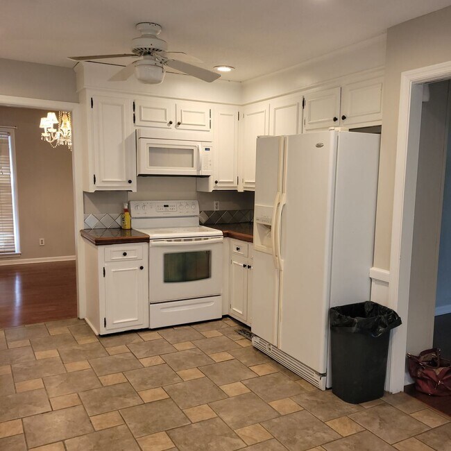 Building Photo - 3 br, 2.5 bath House - 14 Sorento Blvd.