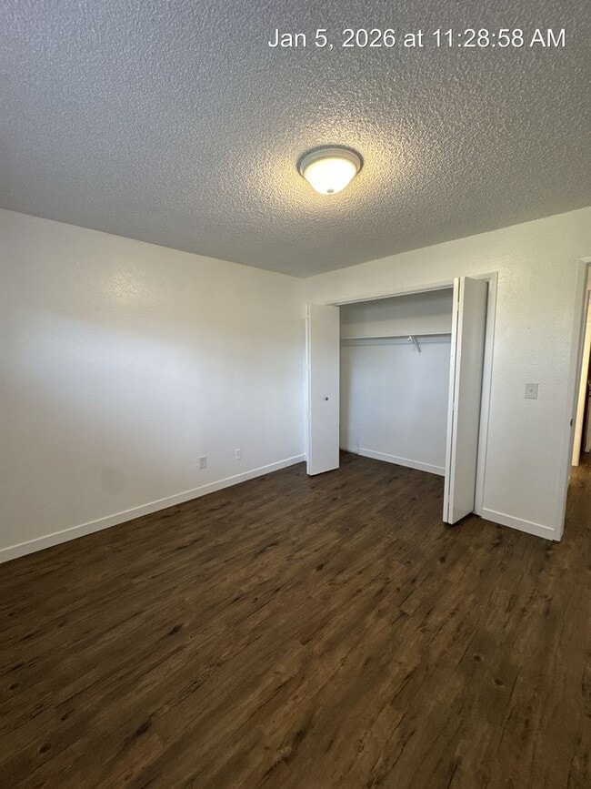 Building Photo - 2710