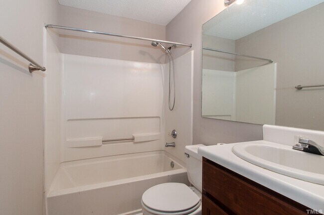Building Photo - Room in Condo on University Ct