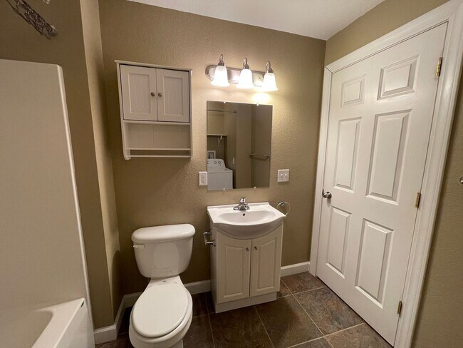 Building Photo - 503 Putnam St