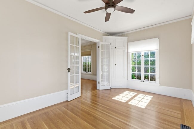 Building Photo - 501-503 Mandana Blvd