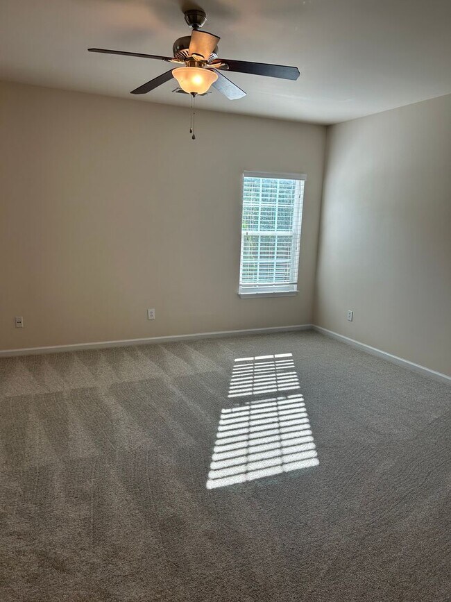 Building Photo - Greenville, 3BD/2.5BA with Loft, 1992SF