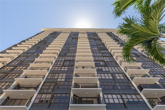 Building Photo - 1901 Brickell Ave