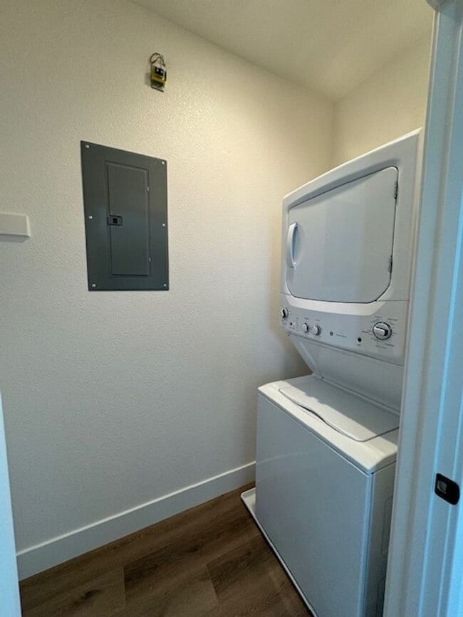 Building Photo - Brand New Studio Available Now!  1/2 off 1...