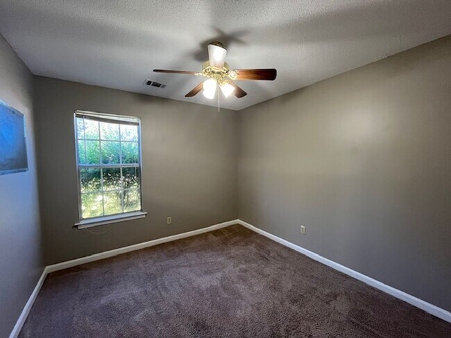 Building Photo - Renovated 3 Bedroom 2 Bath Home for Rent!!