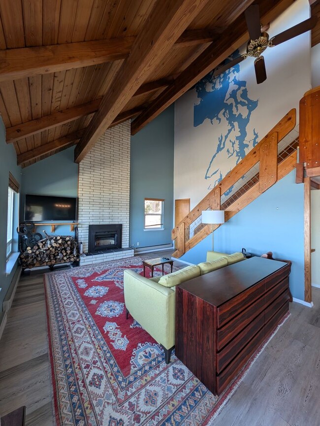 Building Photo - A Luxury Beachfront Lodge Awaits! For Rent...