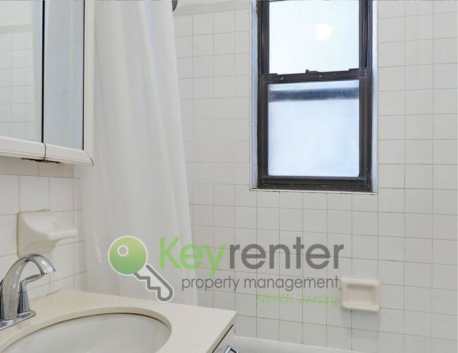 Building Photo - Freshly Updated 1-Bedroom Condo Across from Lincoln Park – Jersey City