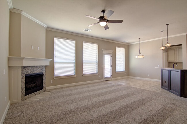 Building Photo - Beautiful Foster Signature Home in Great Location!