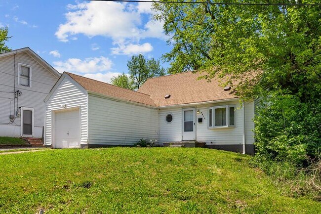 Building Photo - 8817 Blewett Ave