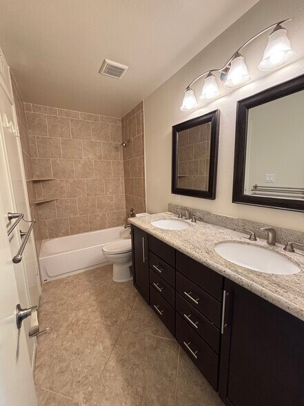 Building Photo - 5841 N Granite Reef Rd