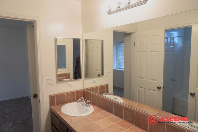 Building Photo - Corner Home Located in the Southwest!