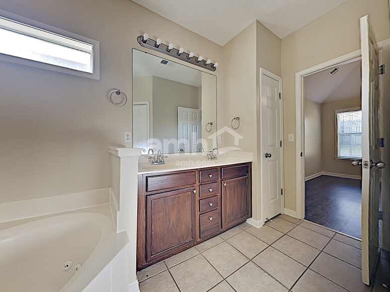 Building Photo - 10736 Wyckford Dr