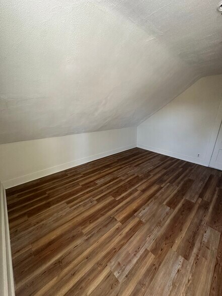 Building Photo - 446 Coe St