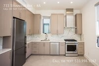 Building Photo - 733 Stannage Ave