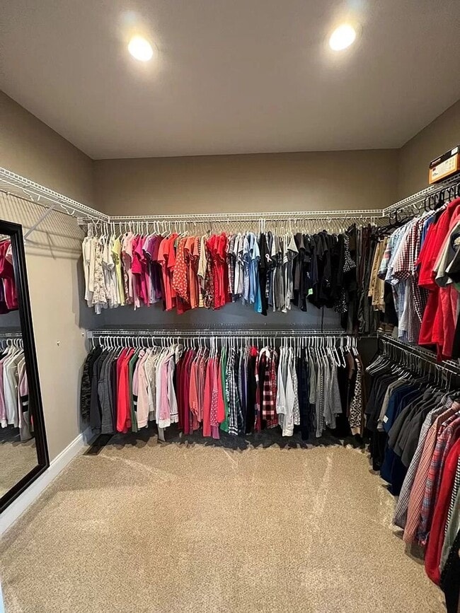 Building Photo - Stunning 3-Bedroom Home with Deck, Patio & Large Yard in Kodak, TN