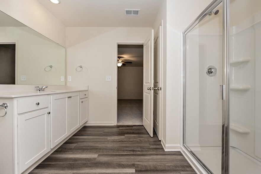 Building Photo - 7620 Saffron Ave