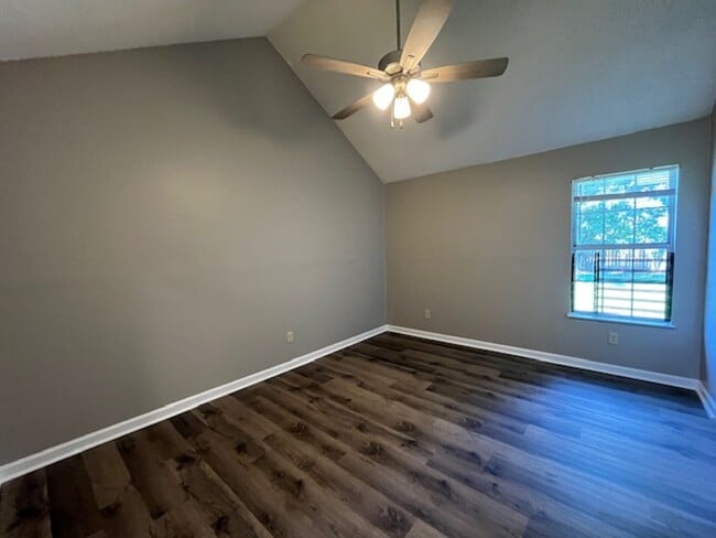Building Photo - Completely Renovated 3 Bedroom 2 Bath Home...