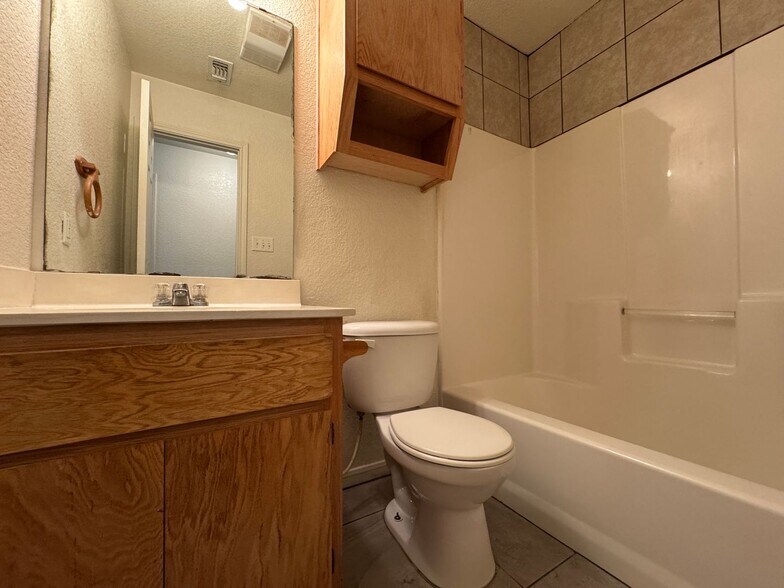 Building Photo - 2609 Vernice Loop