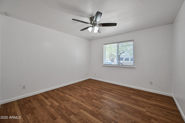 Building Photo - 1503 E Florian Ave