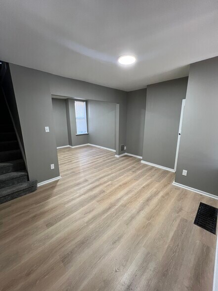 Building Photo - 930 Pennell St