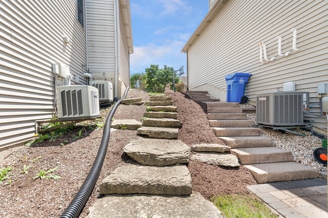 Building Photo - 770 Cole Dr