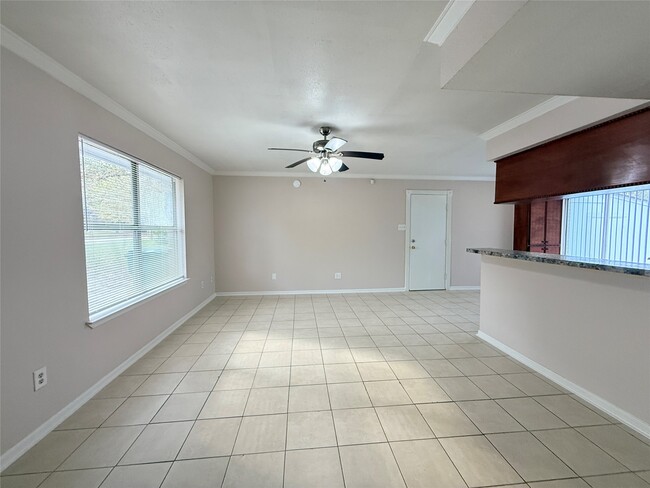 Building Photo - 208 Laurie Ln